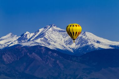 Kayalık dağ sıcak hava balon Festivali
