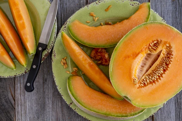 Fresh organic cantaloupe melon — Stock Photo, Image