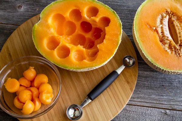 Melão cantaloupe orgânico fresco — Fotografia de Stock