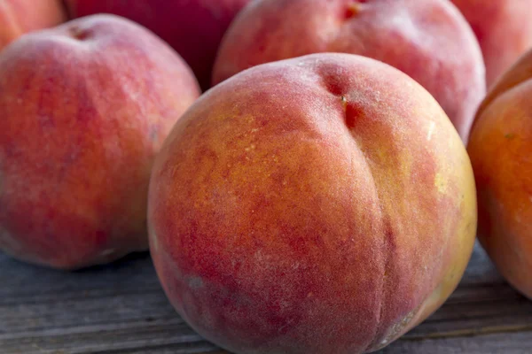 Fresh organic yellow peaches and peach salsa — Stock Photo, Image