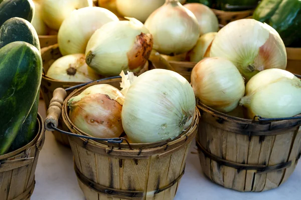 Los agricultores comercializan frutas y hortalizas —  Fotos de Stock