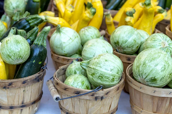 Rolników na rynku owoców i warzyw — Zdjęcie stockowe