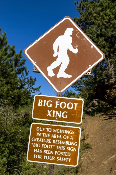 Big Foot Crossing Sign — Stock Photo, Image