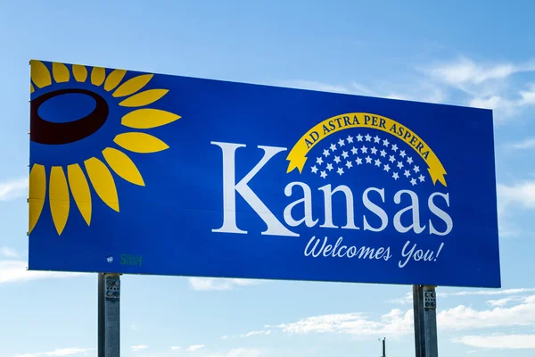 Välkommen till Kansas Highway tecken — Stockfoto