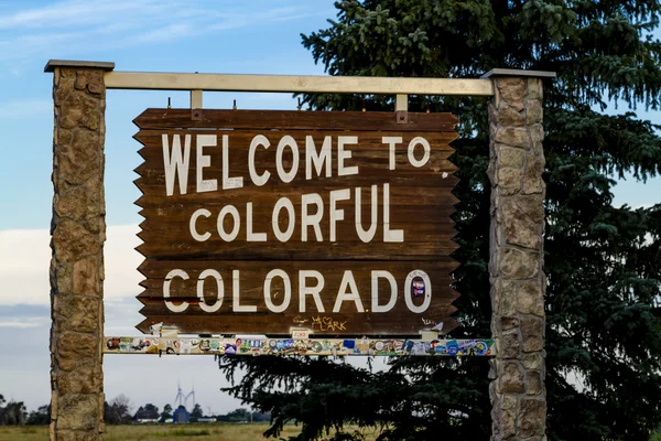 Добро пожаловать в Колорадо Highway Sign — стоковое фото