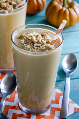 Kabak Hindistan cevizi güler yüzlü içecekler