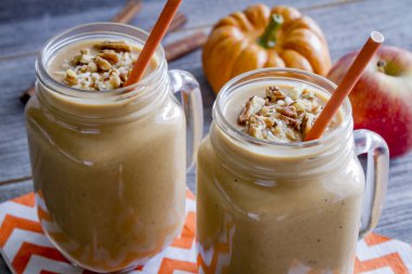 Kabak Hindistan cevizi güler yüzlü içecekler