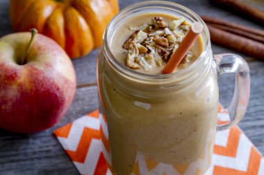 Kabak Hindistan cevizi güler yüzlü içecekler