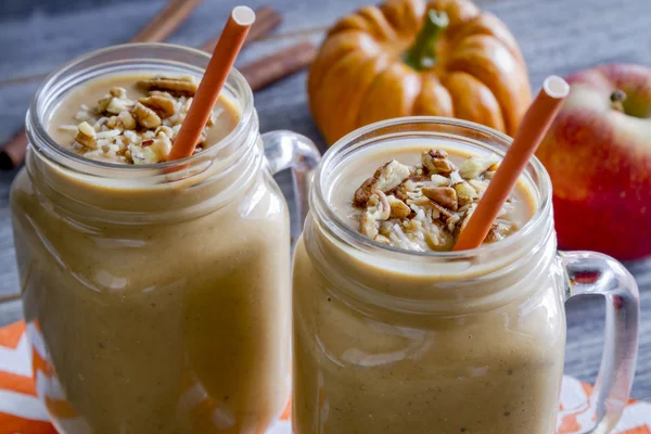 Kabak Hindistan cevizi güler yüzlü içecekler