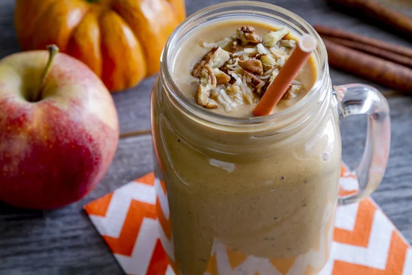 Kabak Hindistan cevizi güler yüzlü içecekler