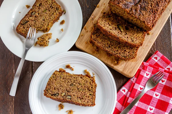 Zucchine appena sfornate e pane alla cannella — Foto Stock