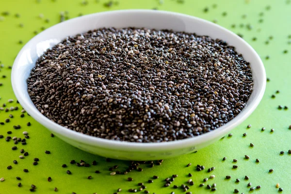 Sementes de chia preto e branco — Fotografia de Stock