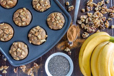 muz ceviz ve chia tohumu kekler