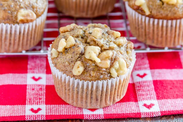 Bananen-Walnuss-Chiasamen-Muffins — Stockfoto