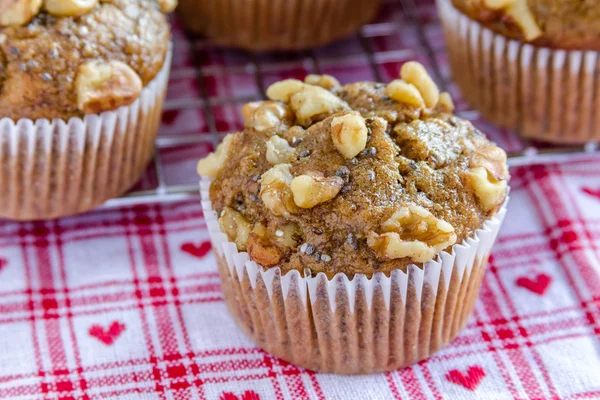 Bananen-Walnuss-Chiasamen-Muffins — Stockfoto