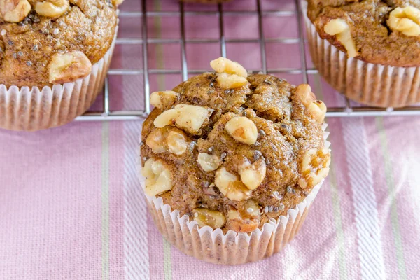 Banan valnöt och chia utsäde muffins — Stockfoto