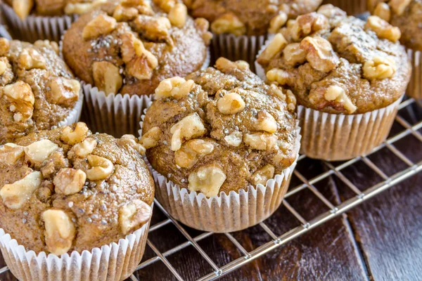 Bananen-Walnuss-Chiasamen-Muffins — Stockfoto