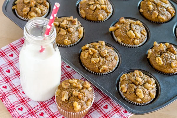 Noz de banana e muffins de semente de chia — Fotografia de Stock