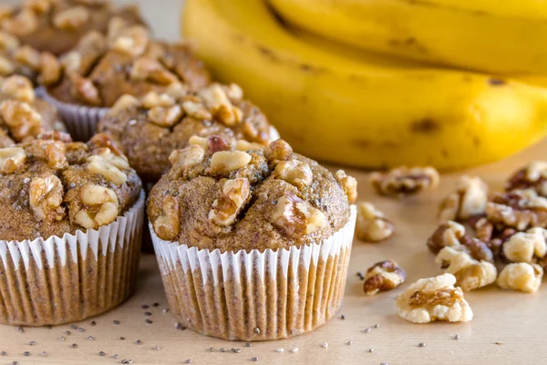 Bananen-Walnuss-Chiasamen-Muffins — Stockfoto