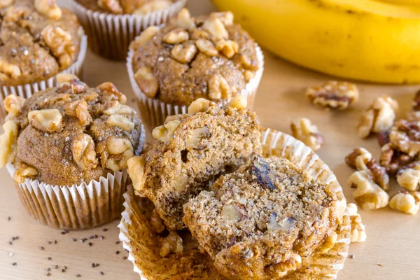 Banaan walnoot en chia zaad muffins — Stockfoto