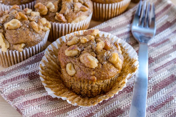 Muffins de noix de banane et de graines de chia — Photo