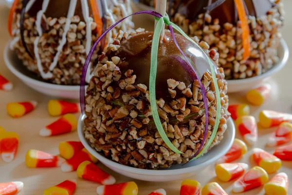 Hand Dipped Caramel Apples with Nuts and Chocolate — Stock Photo, Image