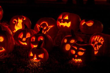 Mum ışıklı Halloween Pumpkins