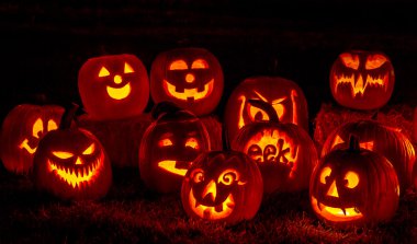 Mum ışıklı Halloween Pumpkins