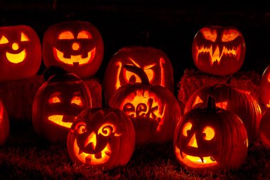 Mum ışıklı Halloween Pumpkins