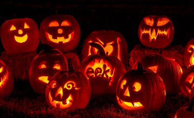 Mum ışıklı Halloween Pumpkins