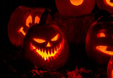 Mum ışıklı Halloween Pumpkins