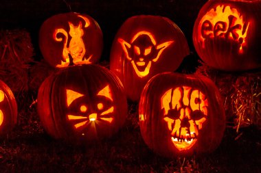 Mum ışıklı Halloween Pumpkins