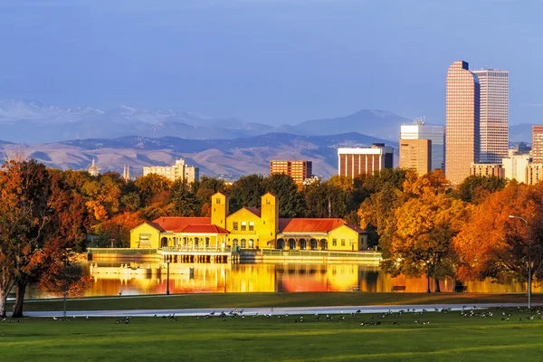 Denver Skyline in autunno da City Park — Foto Stock