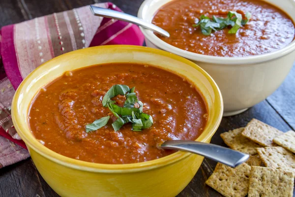 Soupe de tomates fraîche maison — Photo