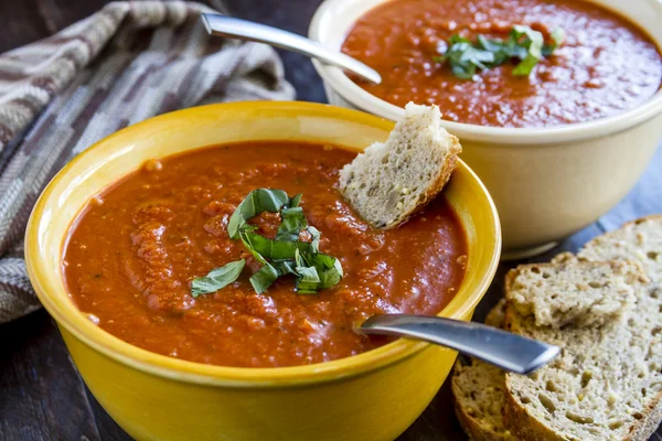 Sopa de tomate casera fresca —  Fotos de Stock