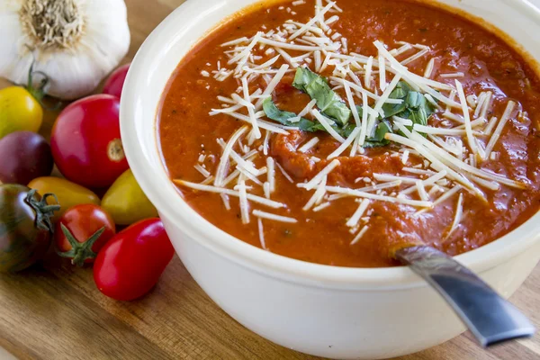 Friske hjemmelavede tomatsuppe - Stock-foto