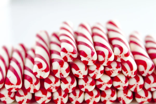 Bastoncini di zucchero natalizio e bastoncini di menta piperita — Foto Stock