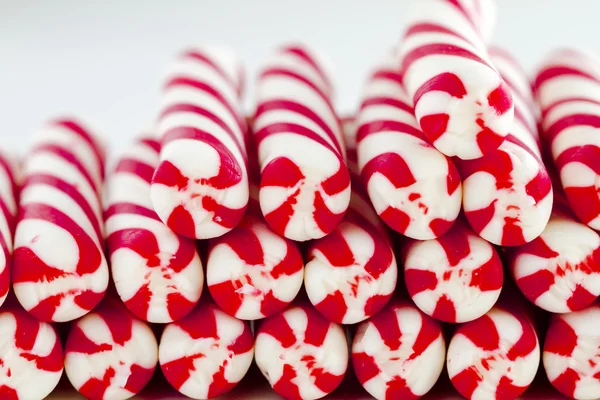 Рождественские конфеты и мятные палочки — стоковое фото