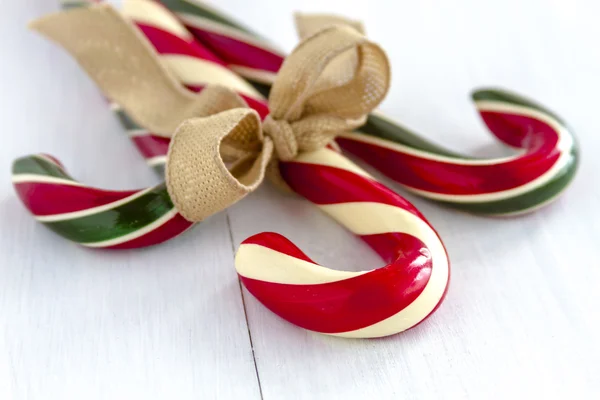 Canas de caramelo de Navidad y palitos de menta —  Fotos de Stock