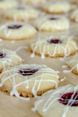 Ahududu parmak kurabiye yapma