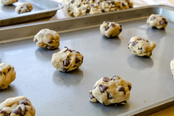 Hornear galletas en la cocina casera — Foto de Stock