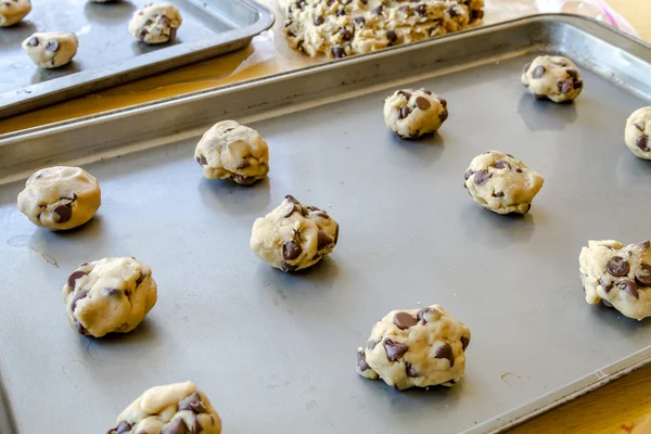 Hornear galletas en la cocina casera —  Fotos de Stock