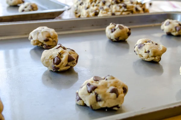 Cuocere i biscotti nella cucina di casa — Foto Stock