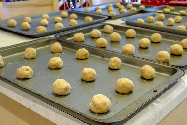 Fıstık ezmesi kurabiye yapımında — Stok fotoğraf