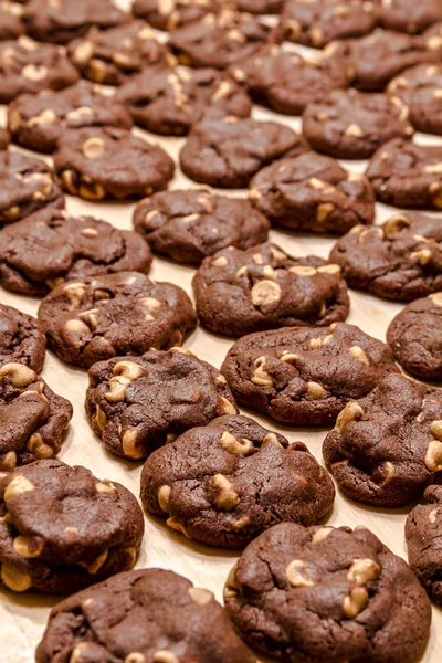 Att göra choklad jordnötssmör Chip cookies — Stockfoto