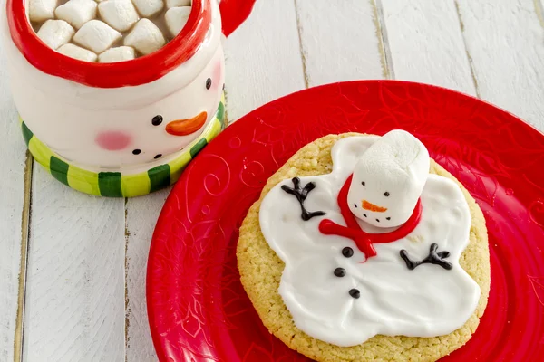 砂糖のクッキーを飾られた雪だるまを溶融 — ストック写真