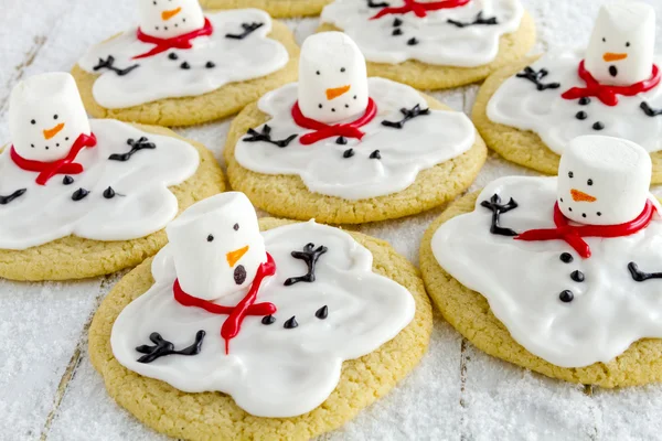 Kardan adam erime dekore edilmiş şekerli kurabiye — Stok fotoğraf