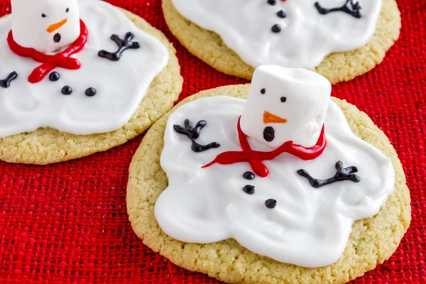 Derretimiento muñecos de nieve decorado galletas de azúcar —  Fotos de Stock