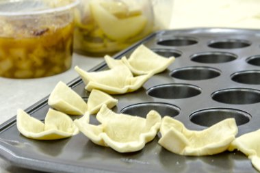 Armut ve Gorgonzola peynirli puf hamur işleri