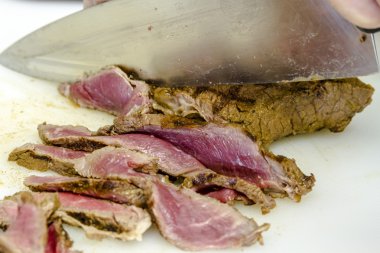 Kızarmış biftek ve kızarmış soğan kaydırıcıları